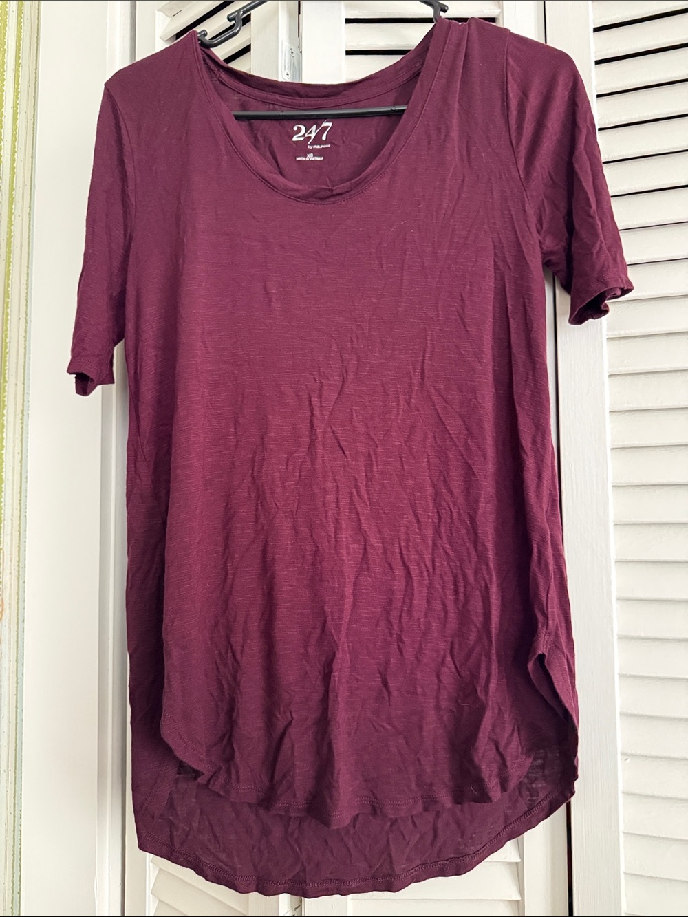 247 Women’s Scoop Neck Short Sleeve Tee in Burgundy